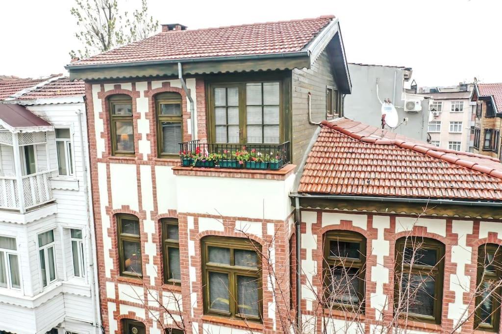 Historical Greco-Ottoman Pavilion Near Tram In Fatih İstanbul Dış mekan fotoğraf