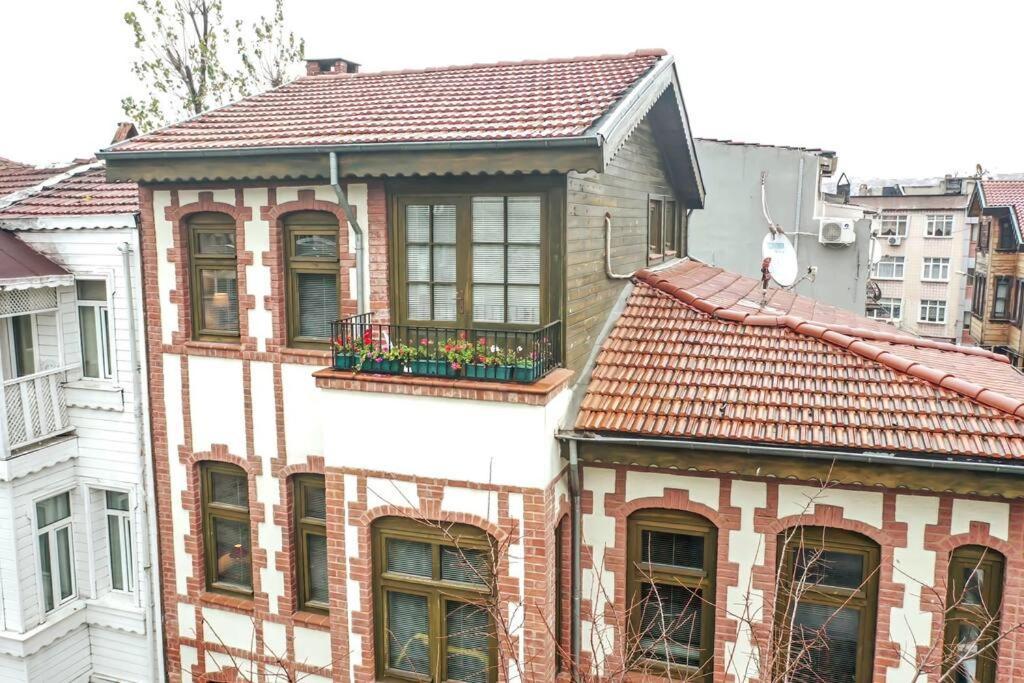 Historical Greco-Ottoman Pavilion Near Tram In Fatih İstanbul Dış mekan fotoğraf